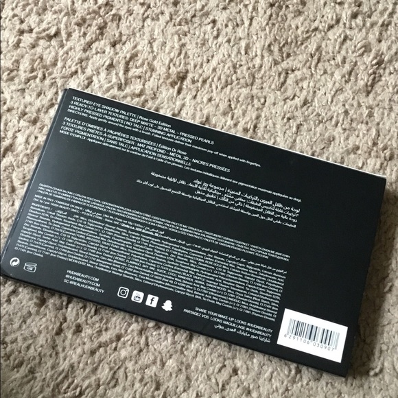 Huda beauty textured eyeshadow palettes - Picture 4 of 4